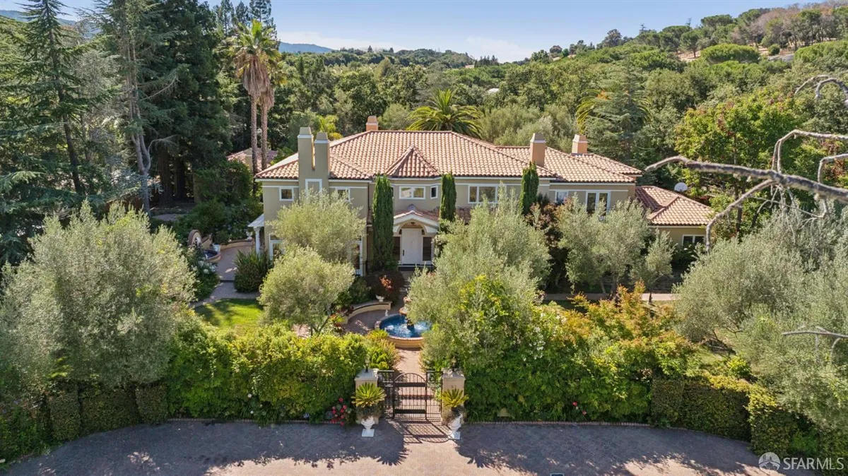 51 Valley Rd, Atherton